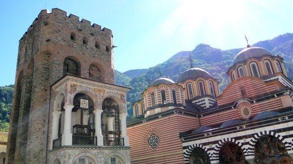 A Torre de Hrelja e a Igreja da Natividade
