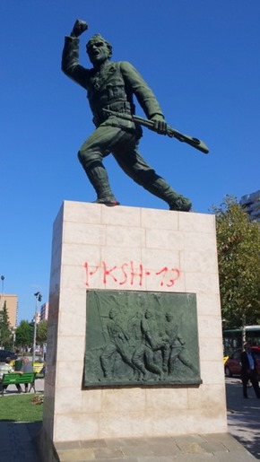 Estátua em Tirana
