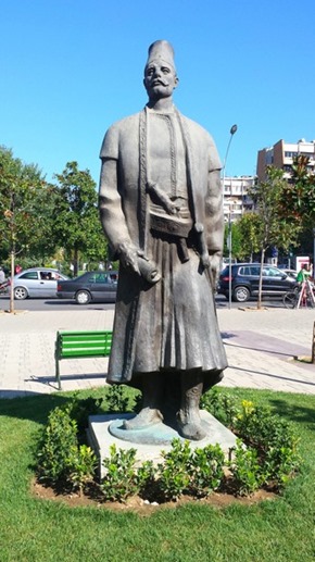 Estátua em Tirana