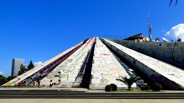 A Pirâmide de Tirana