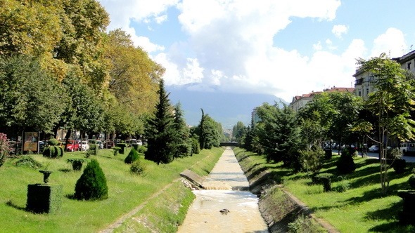 Rio Lanë, em Tirana