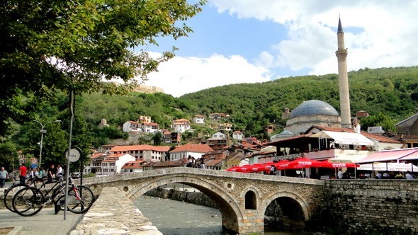 Ponte Otomana e Mesquita Sinan Pasha ao fundo