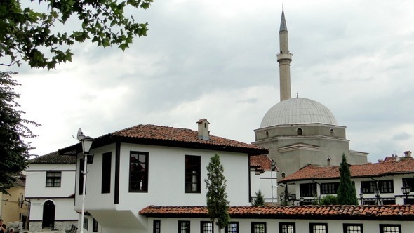 Mesquita Bajrakli e Museu Etnológico