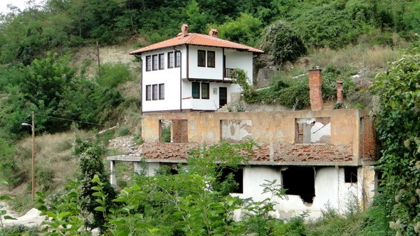 Casa sérvia destruída em Prizren