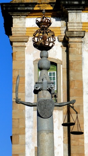 Pelourinho na Praça MInas Gerais, em Mariana