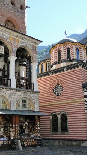 A Torre de Hrelja e a Igreja da Natividade
