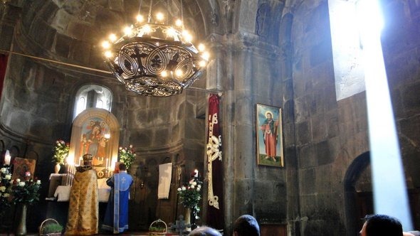 Missa de Páscoa no Mosteiro de Geghard