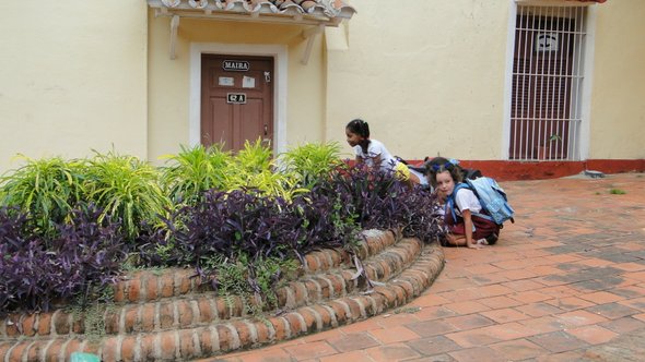 Crianças brincando em Trinidad