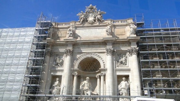 Fontana di Trevi em restauração