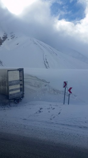 Neve na Rodovia Militar da Geórgia