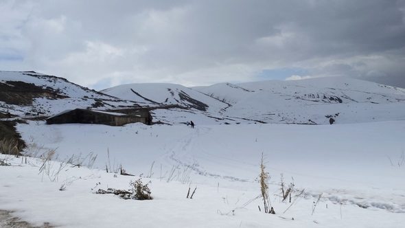 Caravanserai de Orbelian sob a neve