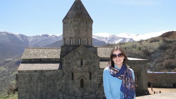 Eu no Templo de Tatev, na Armênia