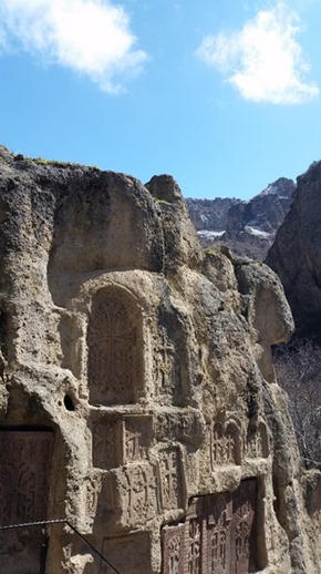 Khachkars no Mosteiro de Geghard