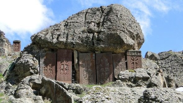 Khachkars no Mosteiro de Geghard