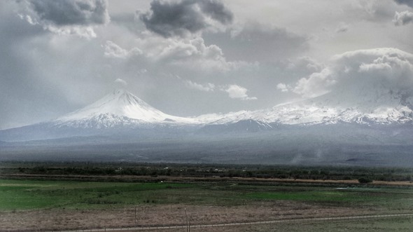 Monte Ararat e a fronteita Turquia-Armênia