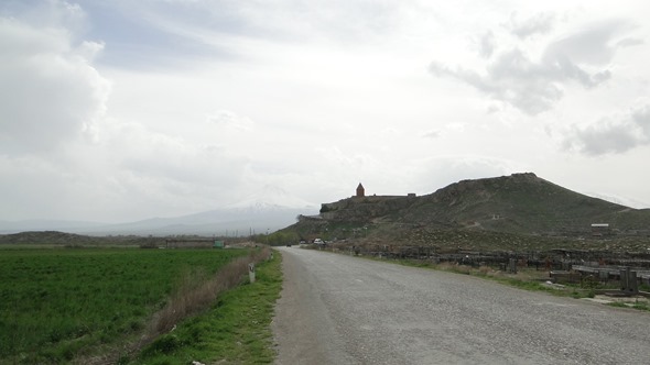 Estrada para Khor Virap