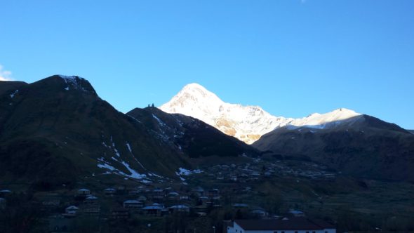 Kazbegi e Igreja da Trindade de Gergeti